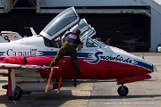 PE28_608 Snowbirds team prepering aircraft fot the show