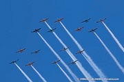 OG21_264 Trainers in formation