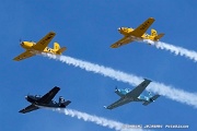 OG21_306 Trainers in formation